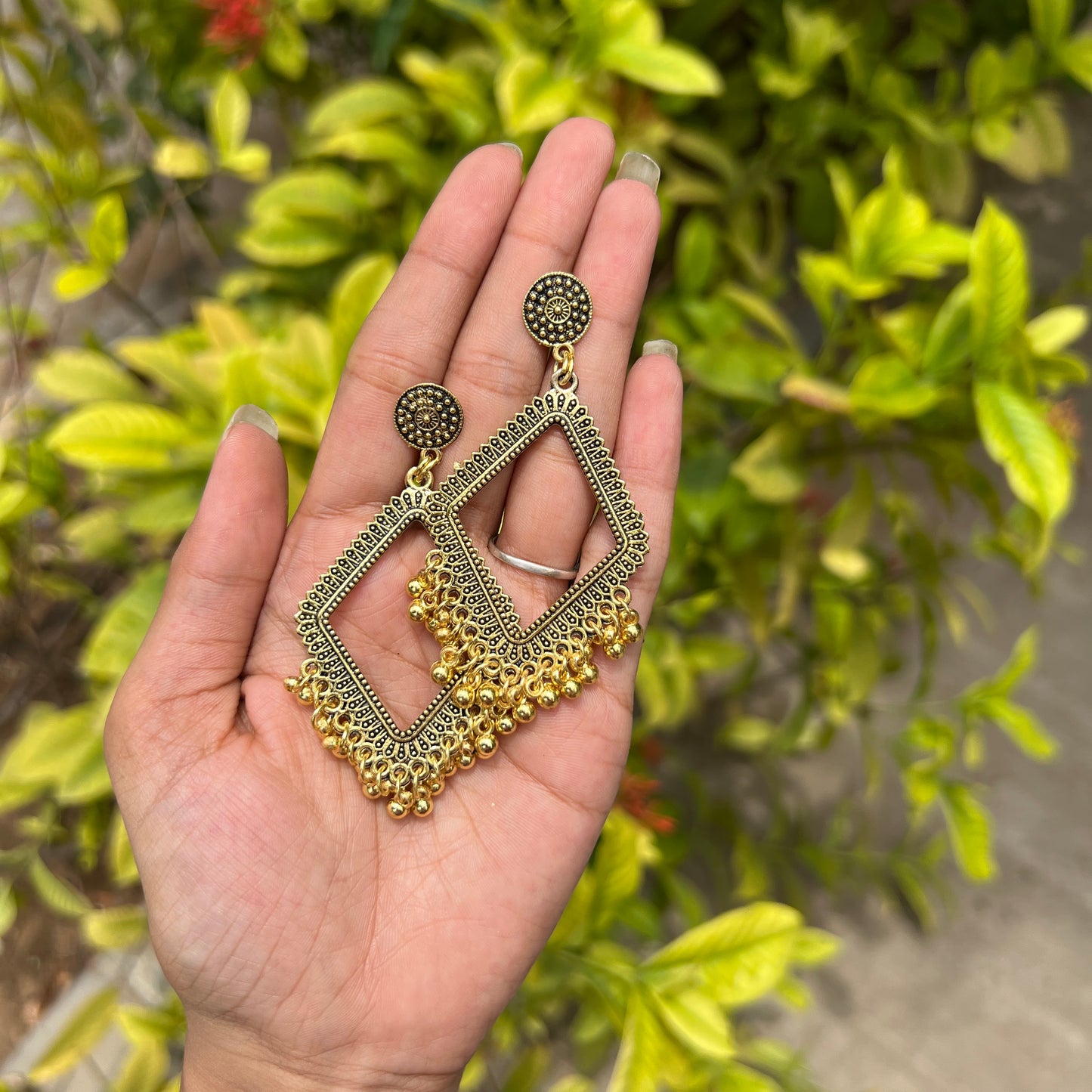 Bold Diamond Jhumka Earrings – Antique Gold