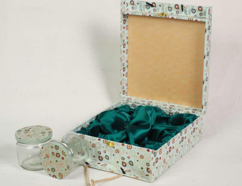 Carry Bag Gift Hamper – MDF Box with Salsa Jars (300ml)