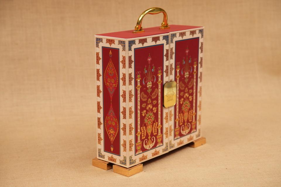 Vintage Royal Diwali Hamper Box – 3 Jar Storage with Drawer