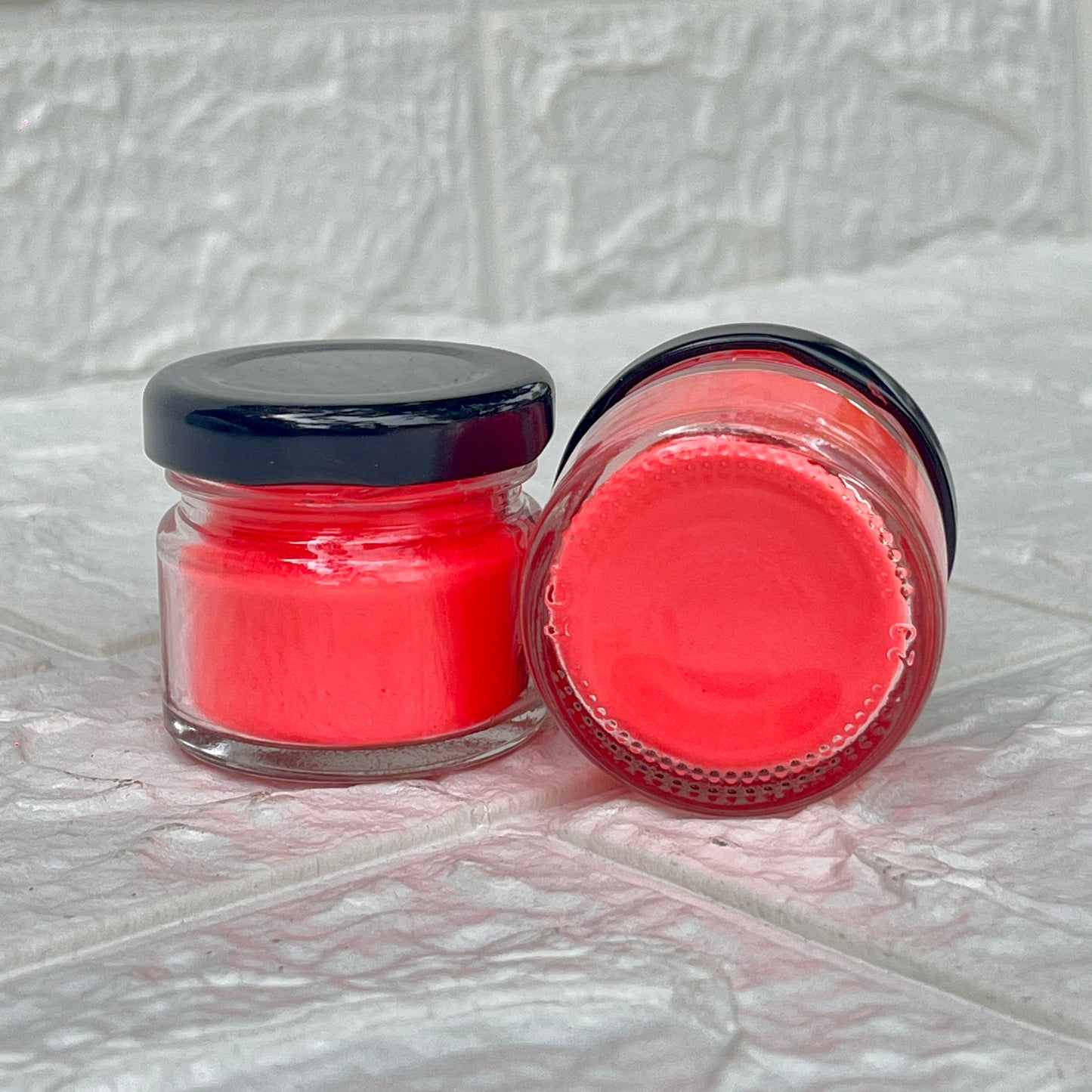 Fluorescent Red Pigment