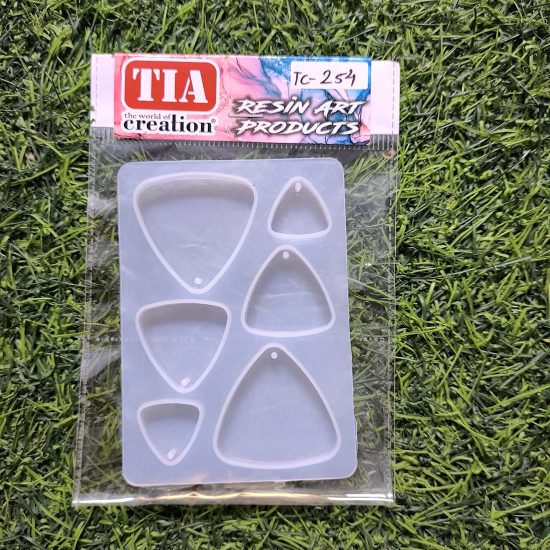 Keychain and Pendant 6 Cavity Triangle 10.8x7.7cm 6mm Depth SIlicon Mould (SM189)