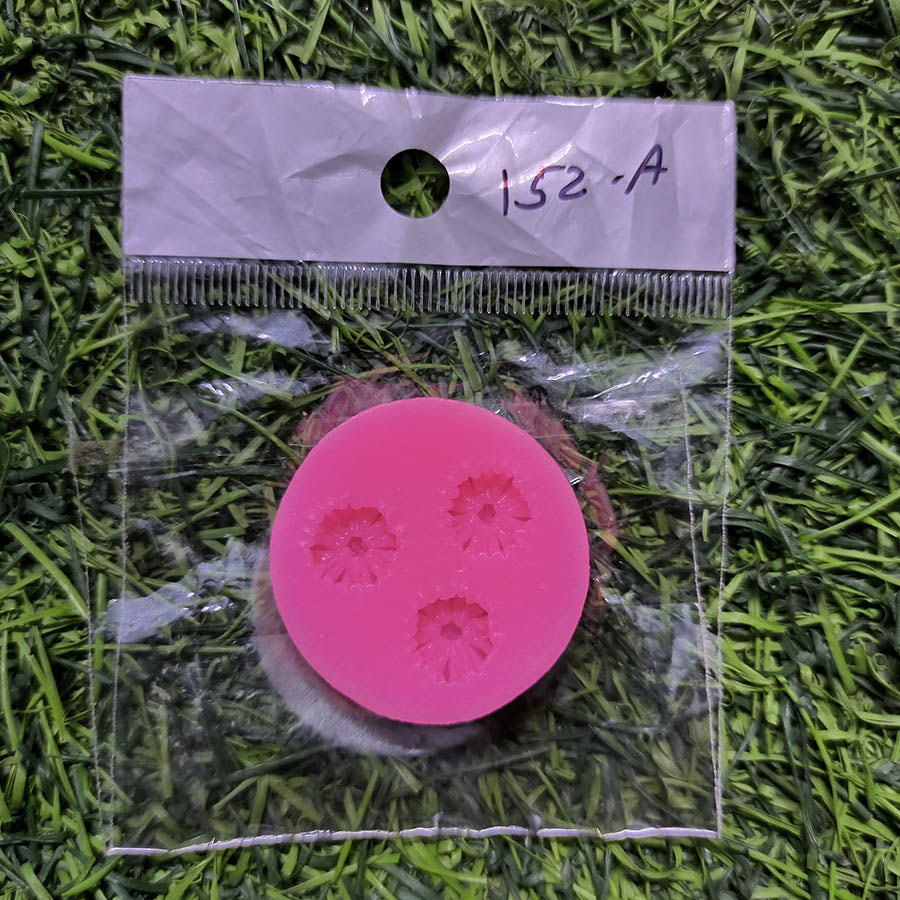 Flower 3 Cavity Pink Mould (SM123)