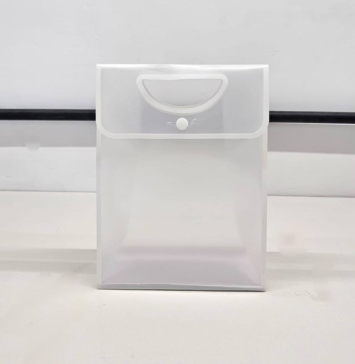 Translucent Handle Gift Bag — 18 × 23 × 10 cm — 1 Pc