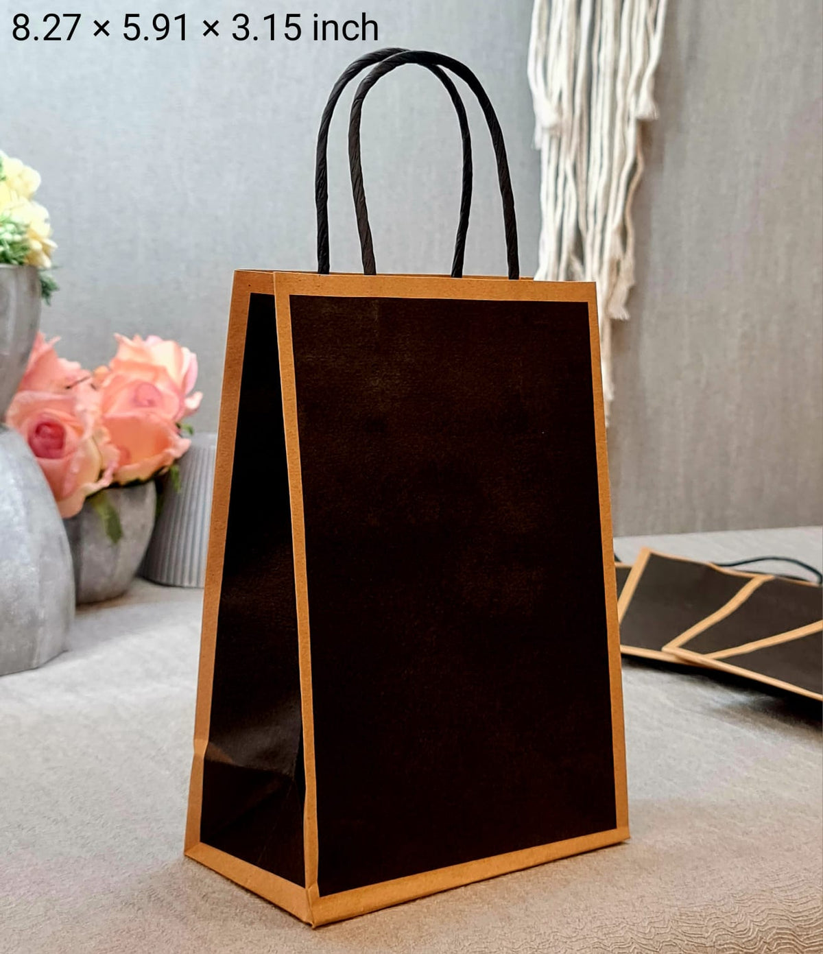 Black Paper Gift Bag — Small, 21 × 15 × 8 cm — 1 Pc