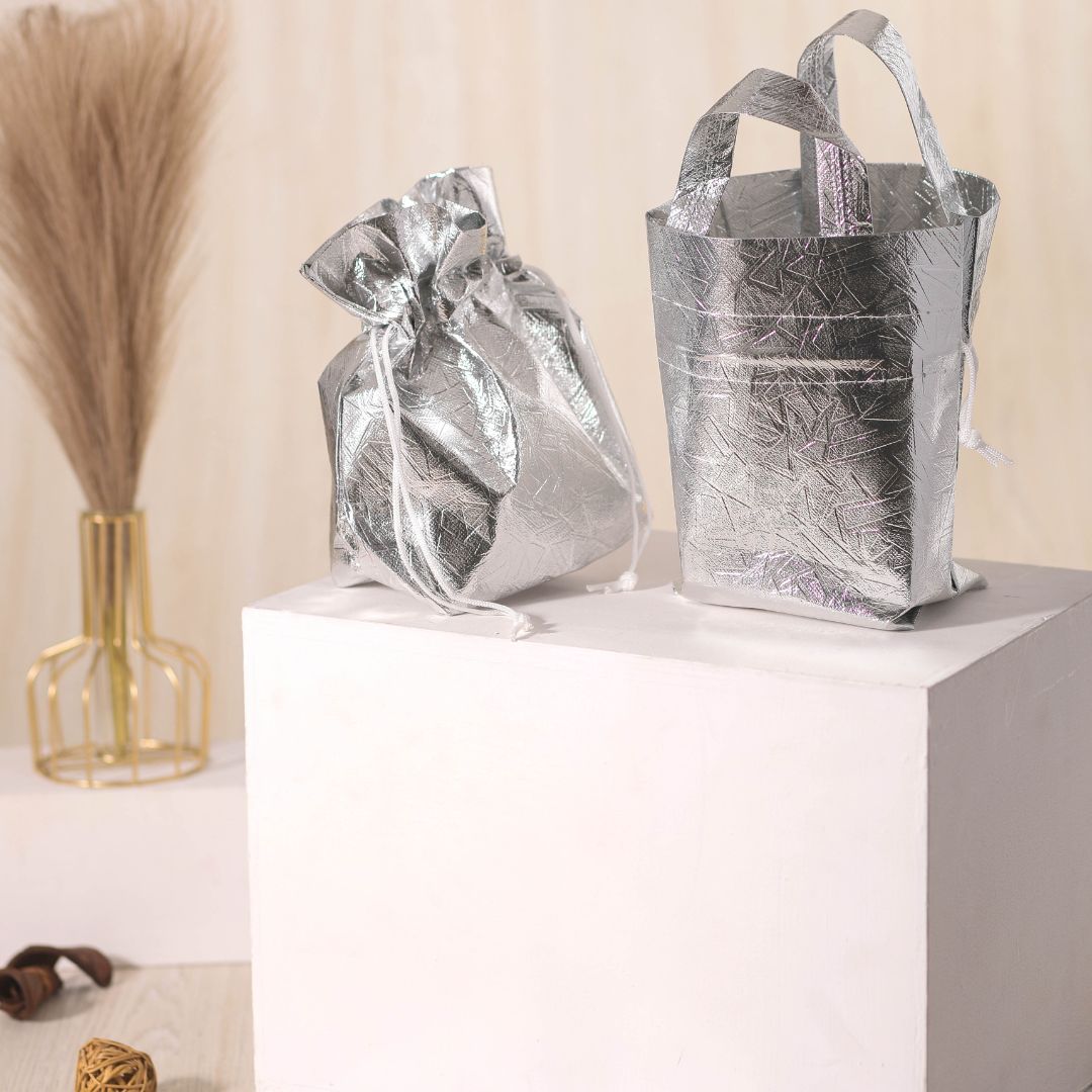 Silver Non-Woven Gift Bag — 23 × 22 cm — 1 Pc